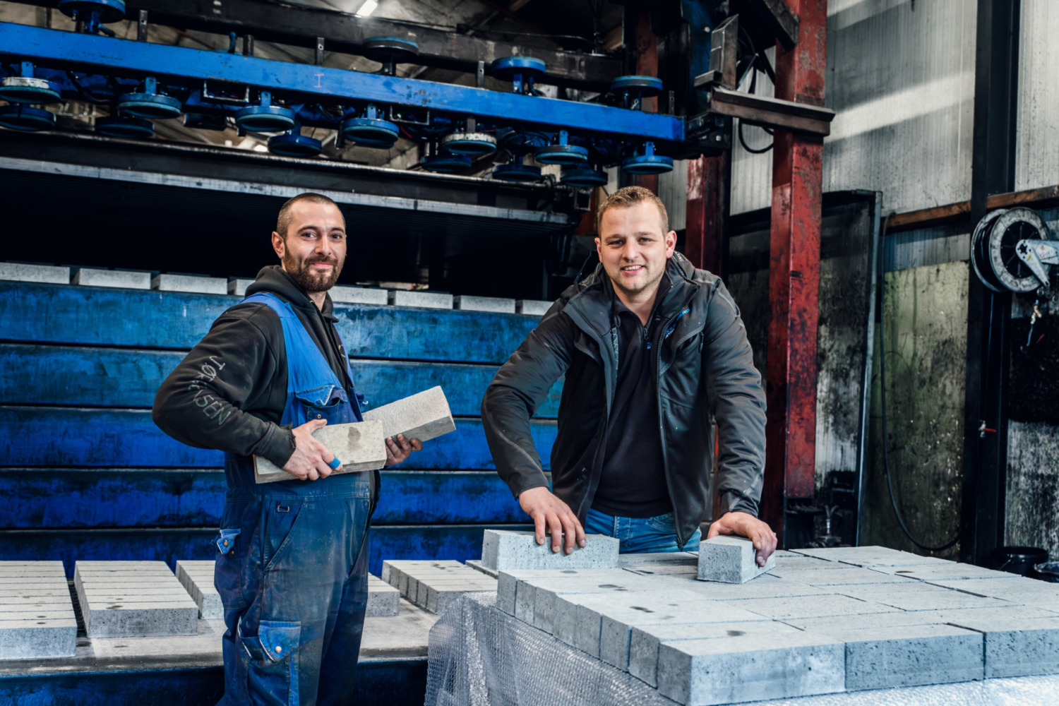 HQ_Van Dikkenberg Beton-09 collega's met bakstenen